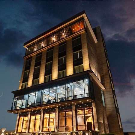 Clarion Hotel Epicure Dehradun Bagian luar foto